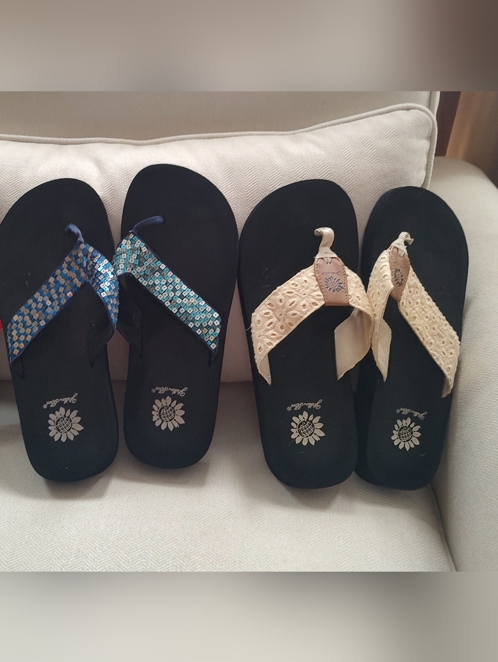 3 Pairs of Yellow Box Black Flip Flops - Picture 2 of 6